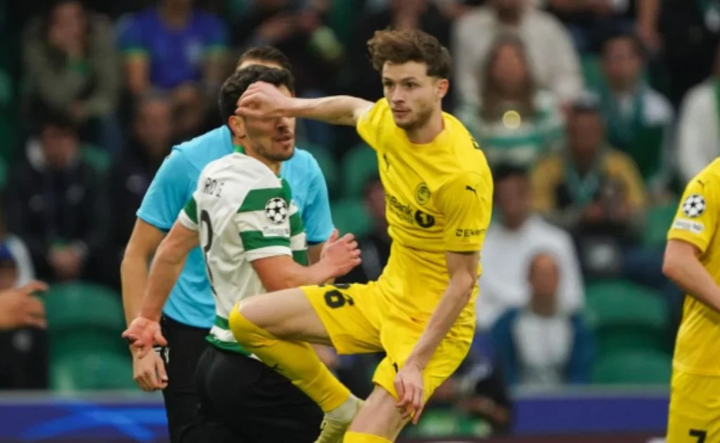 Pemain Bodo/Glimt yang duel udara dengan pemain Sporting Lisbon. (threads/@bodoglimt)