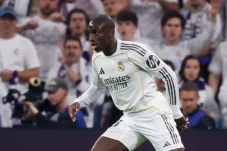 Mendy Cedera, Lini Belakang Real Madrid Rapuh