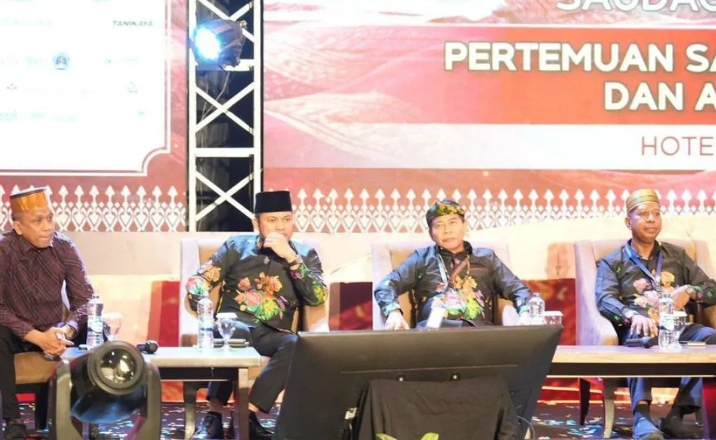 Gubernur Kaltim Rudy Mas'ud bersama Gubernur Kaltara Zainal Paliwang, menjadi pembicara di PSBM, di Makassar. (Facebook/Pemprov Kaltim)