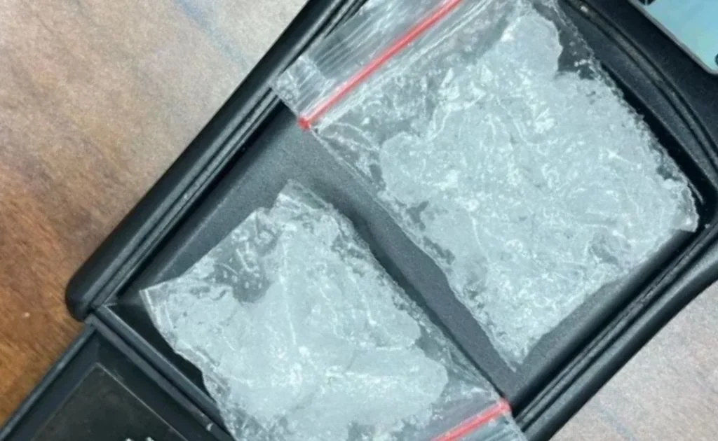 Ilustrasi barang bukti sabu-sabu di atas timbangan digital. (redaksi/BT)