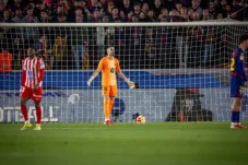 Joan Garcia Lolos dari Cedera, Siap Bela Barcelona di La Liga dan Champions League