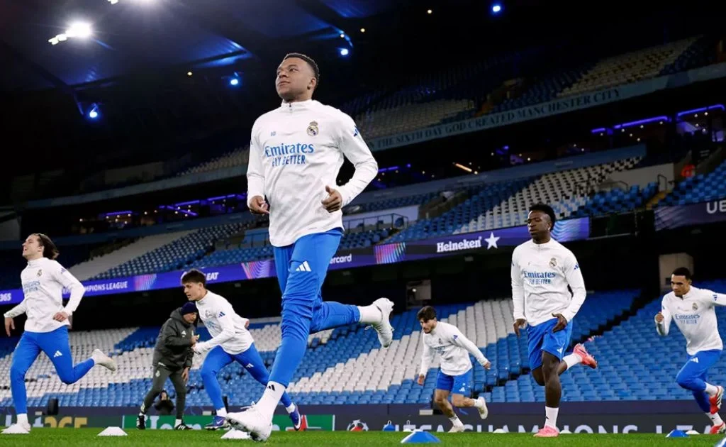 Latihan terakhir Kylian Mbappe bersama pemain Real Madrid di Etihad Stadium. (realmadrid.com)