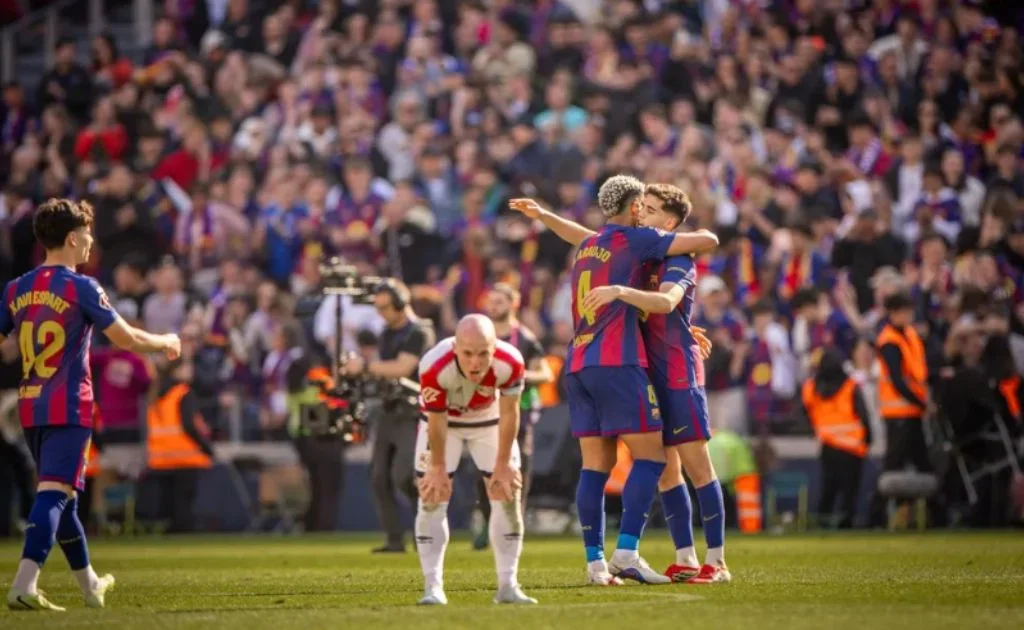 Selebrasi pemain Barcelona usai laga kontra Rayo Vallecano. (fcbarcelona.com)