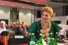 Syarifah Suraidah Senyum Dipanggil Gubernur Kaltim Rudy Mas’ud Noni Belanda