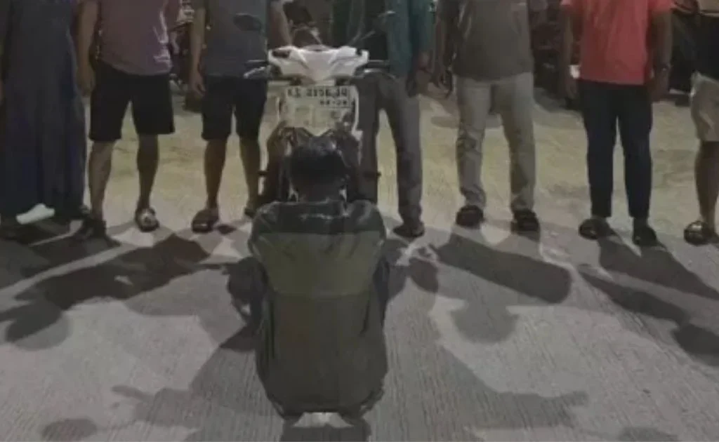 Tersangka dan barang bukti diamankan di Mapolsek Sungai Pinang. (sapos.co.id)