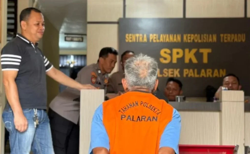 Pelaku bersama barang bukti diamankan di Polsek Palaran, Samarinda.