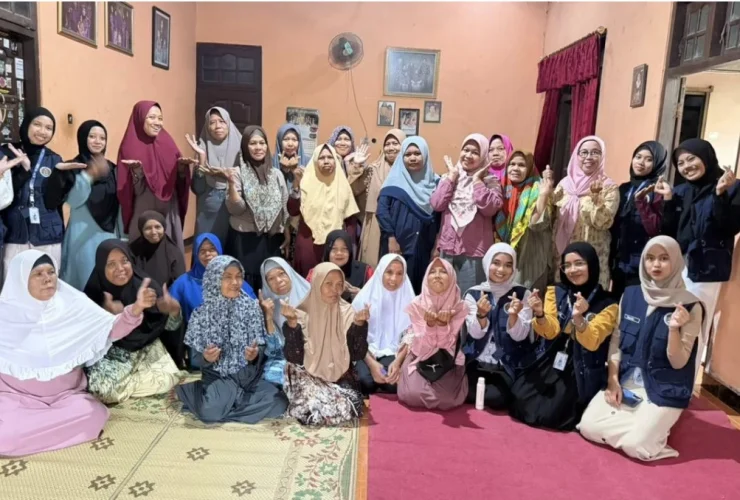 Kelas Ibu Cerdas KKN Alma Ata Edukasi Warga Pleret Cara Cek Legalitas Kosmetik di Website BPOM