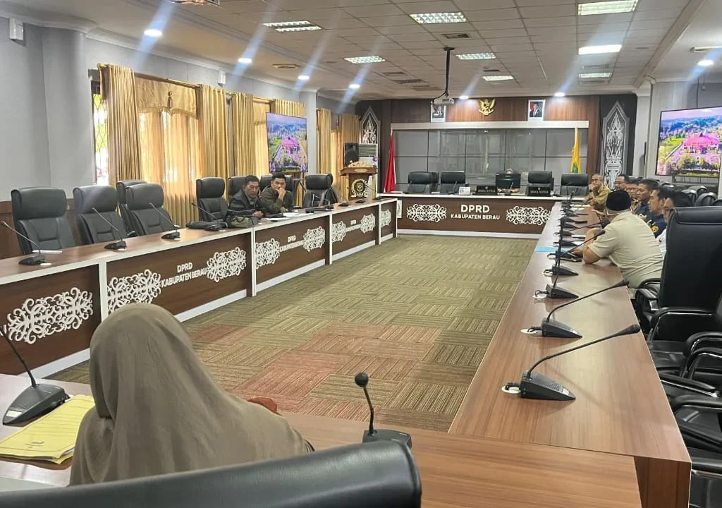 Suasana Rapat Dengar Pendapat (RDP) di kantor DPRD Berau, Selasa (3/3/2026).