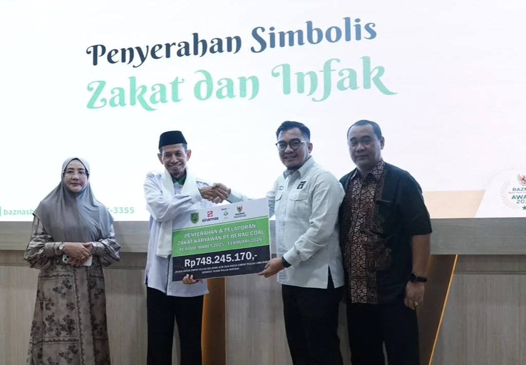 Manajemen PT Berau Coal serahkan ZIS perusahaan dan karyawan ke Baznas Berau.
