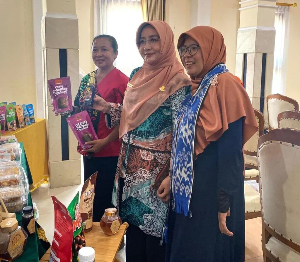 Bupati Berau, Sri Juniarsih, mendorong Diskoperindag menguatkan sektor UMKM serta pengembangan industri lokal.