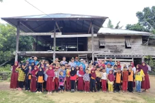 Cerita Pilu SDN 001 Biatan Ilir, Kepala Sekolah Beli Kolong Rumah Warga Demi Siswa Bisa Belajar 