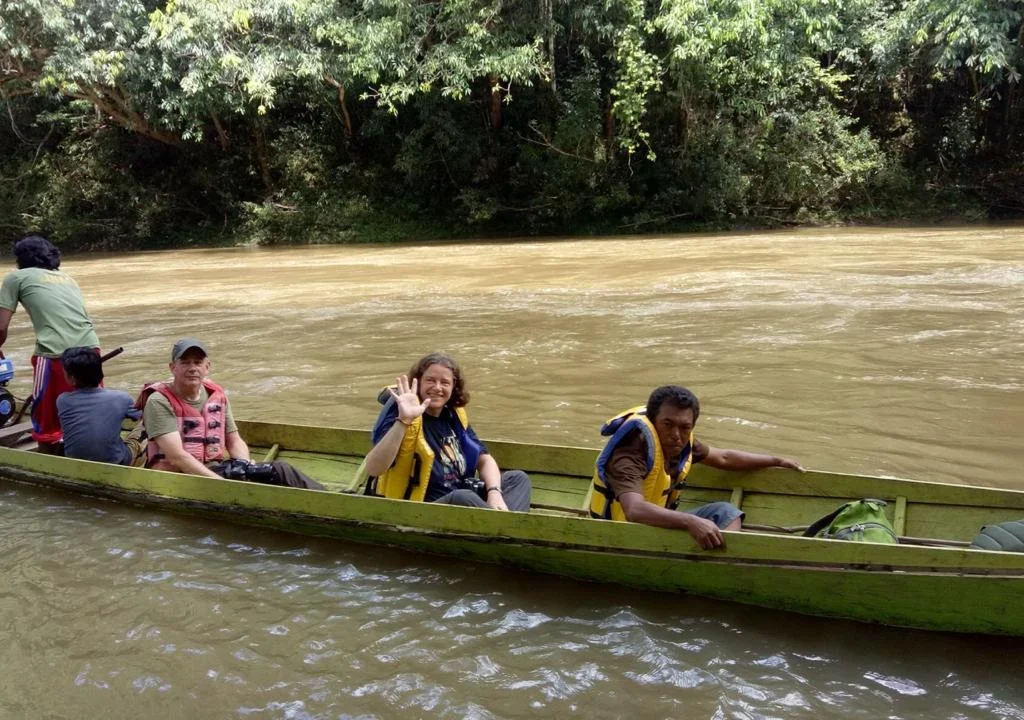 Turis asal Belanda saat berkunjung ke wisata Hutan Lindung Sungai Lesan, di Kampung Muara Lesan, Kecamatan Kelay.