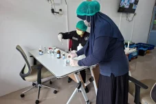 Cegah Keracunan MBG, Tim Kesehatan Polres Berau Rutin Uji Sampel Makanan