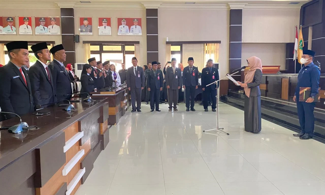 Bupati Berau, Sri Juniarsih, saat melantik 119 PNS di lingkungan Pemkab Berau, Jumat (13/3/2026). (Diva/BT)