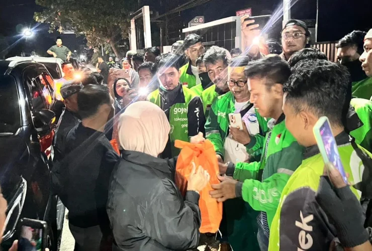Sahur On The Road Bupati Berau, Temui Ojol dan Bagikan 119 Paket Lebaran