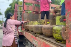Antrean Panjang Operasi Pasar di Lapangan Pemuda, 1.500 LPG 3 Kg Diserbu Warga Sejak Pagi