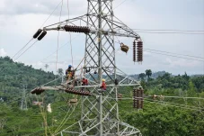 Dibalik Terangnya Ramadan: PLN Siagakan 1.279 Tower Interkoneksi untuk Amankan Pasokan Listrik Idulfitri