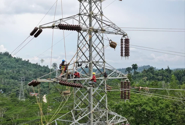 Dibalik Terangnya Ramadan: PLN Siagakan 1.279 Tower Interkoneksi untuk Amankan Pasokan Listrik Idulfitri