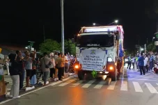 Lepas Belasan Mobil Hias di Pawai Takbir, Sri Juniarsih: Jadikan Sebagai Ibadah dan Syiar Kebaikan