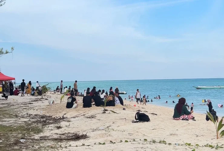 Wisatawan Banjiri Pulau Derawan, Semua Sektor Ekonomi Lokal Panen Cuan