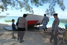 Geger! Nelayan Temukan Puing Misterius di Laut Derawan, Diduga Bagian Komponen Satelit