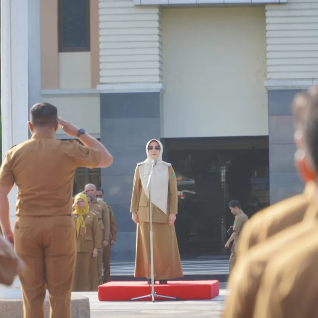 Bupati Berau, Sri Juniarsih, memimpin apel usai libur panjang Idulfitri 1447 Hijriah, Senin (30/3/2026).