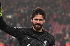 Alisson Becker Mau Bertahan di Liverpool, Tapi Semusim Saja