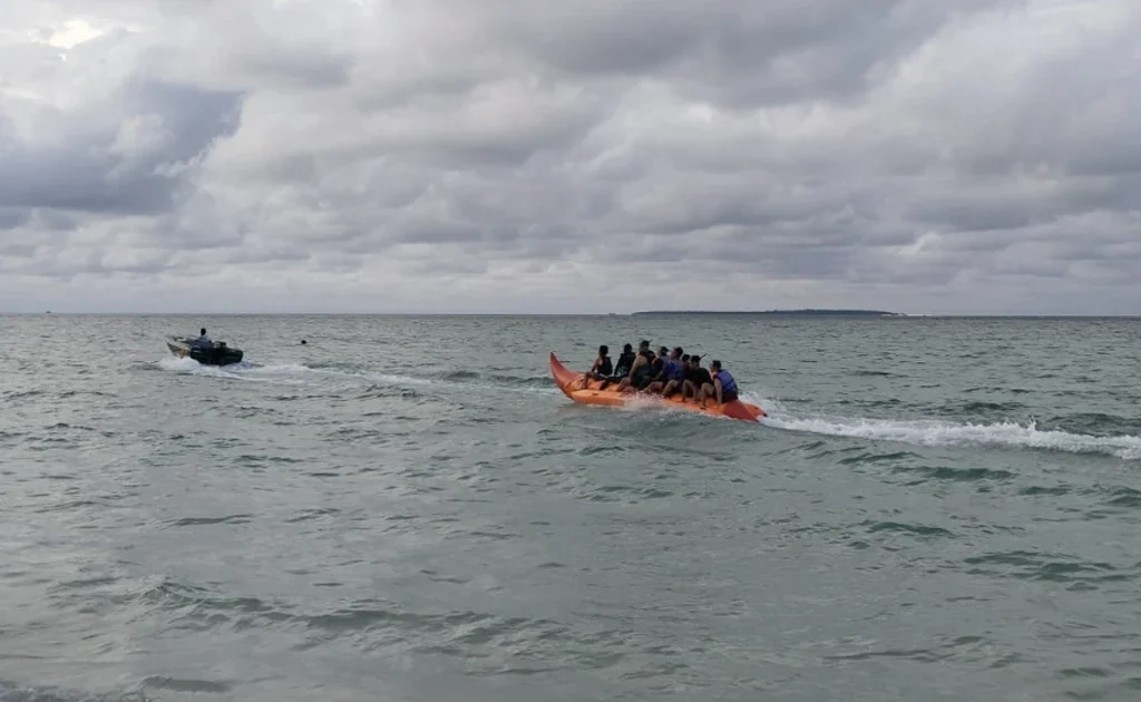 Wahana wisata air di Pulau Derawan Berau Kaltim (Fawdi/BT)
