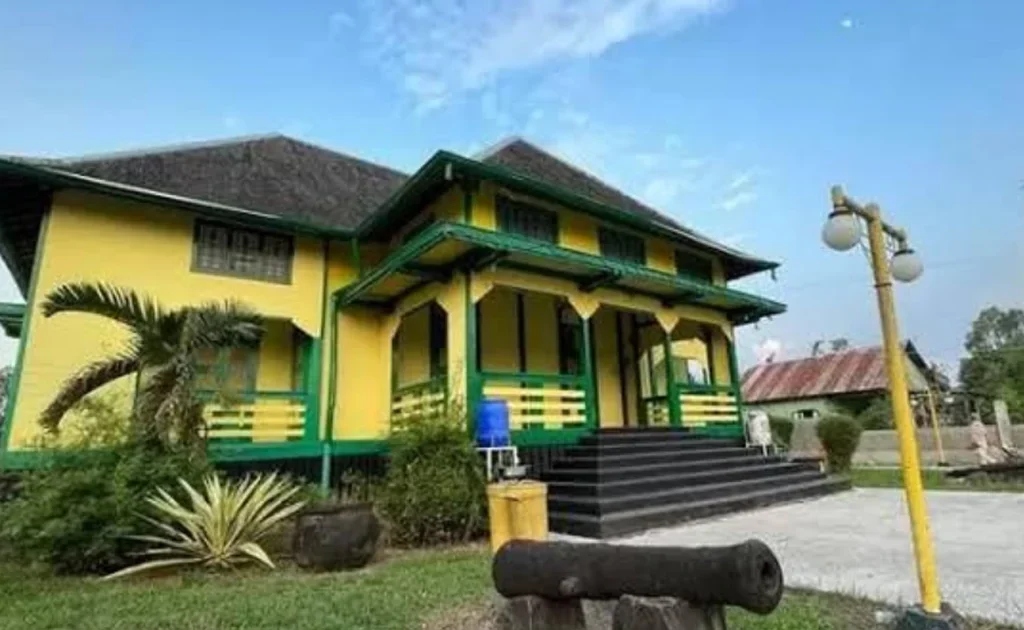 Keraton Sambaliung (Ist)