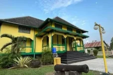 Wisata Sejarah Keraton Sambaliung: Jejak Kejayaan Kesultanan Berau dan Perjuangan Raja Alam