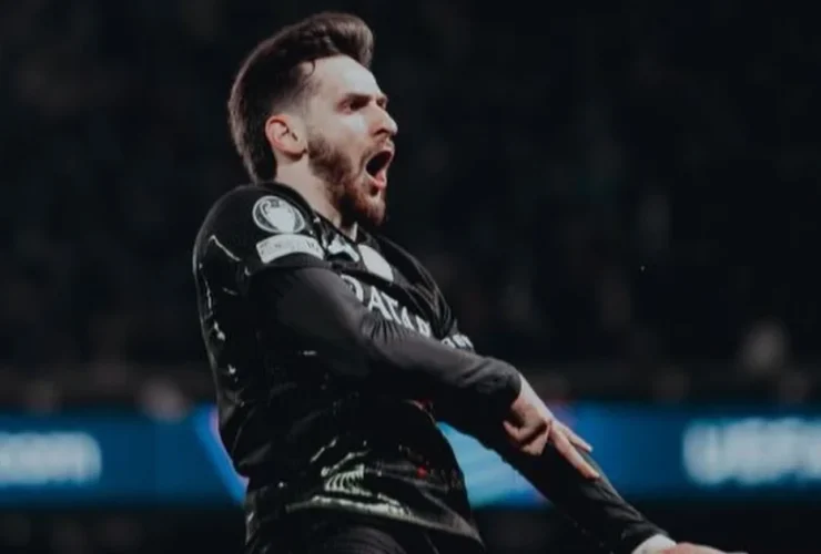 Arsenal Gigit Jari, PSG Tak Niat Jual Khvicha Kvaratskhelia