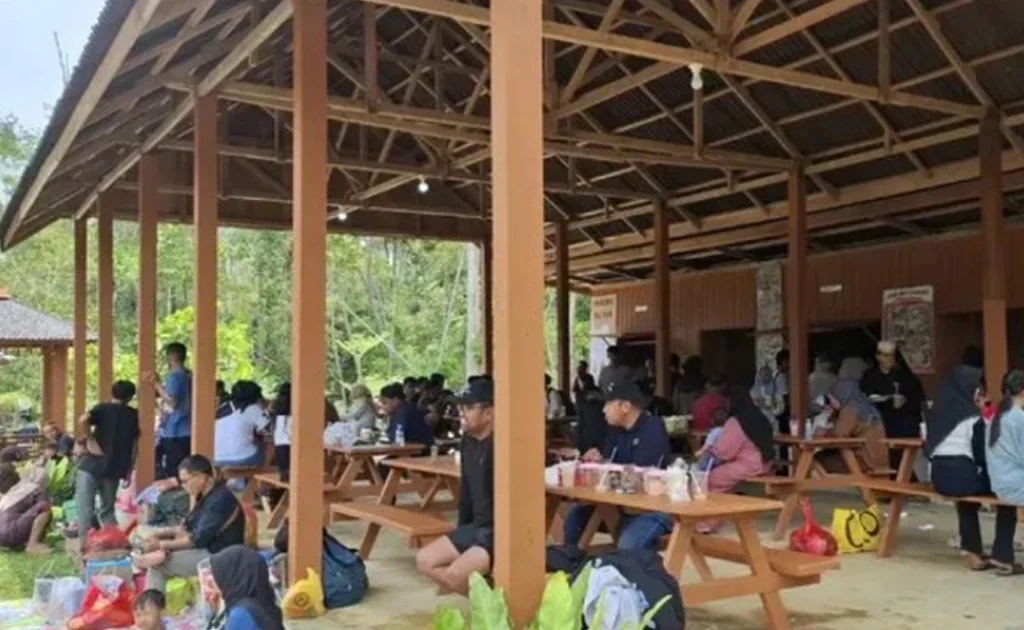 Wisata Air Asin Pemapak Berau jadi favorit wisatawan di libur Lebaran (Ist)