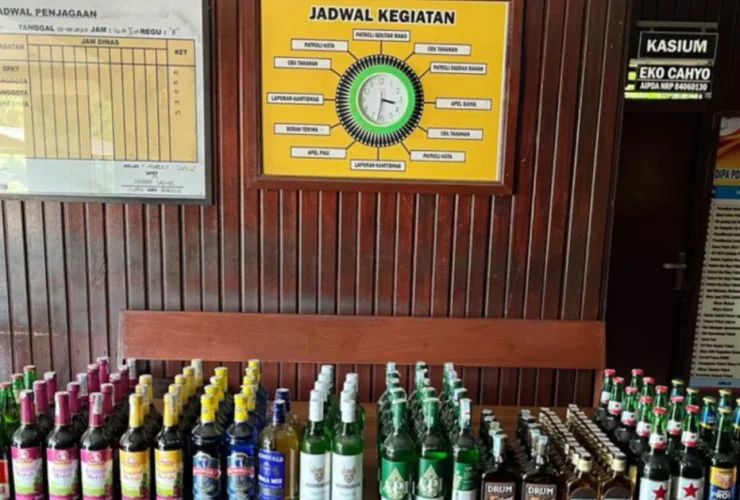Polsek Kelay Amankan Penjual Miras Ilegal di Merapun Berau, 105 Botol Disita