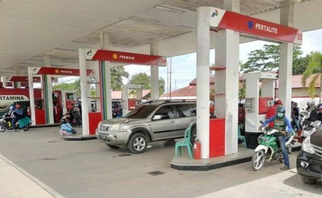 Aktvitas SPBU di Bujangga, Tanjung Redeb. (Foto: ist)