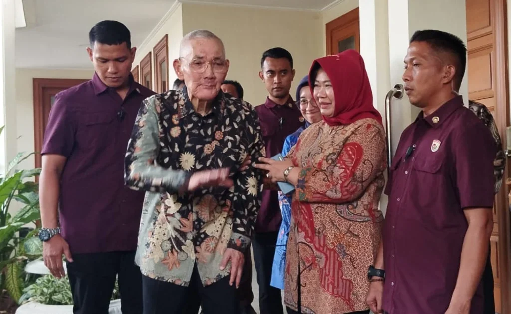 Wapres Try Sutrisno di kediamannya di Jakarta (Fawdi/BT)