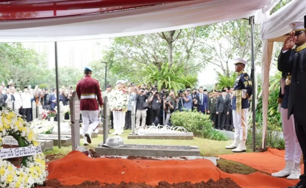 Prosesi pemakaman Mantan Wapres Try Sutrisno (Instagram/@presidenrepublikindonesia)