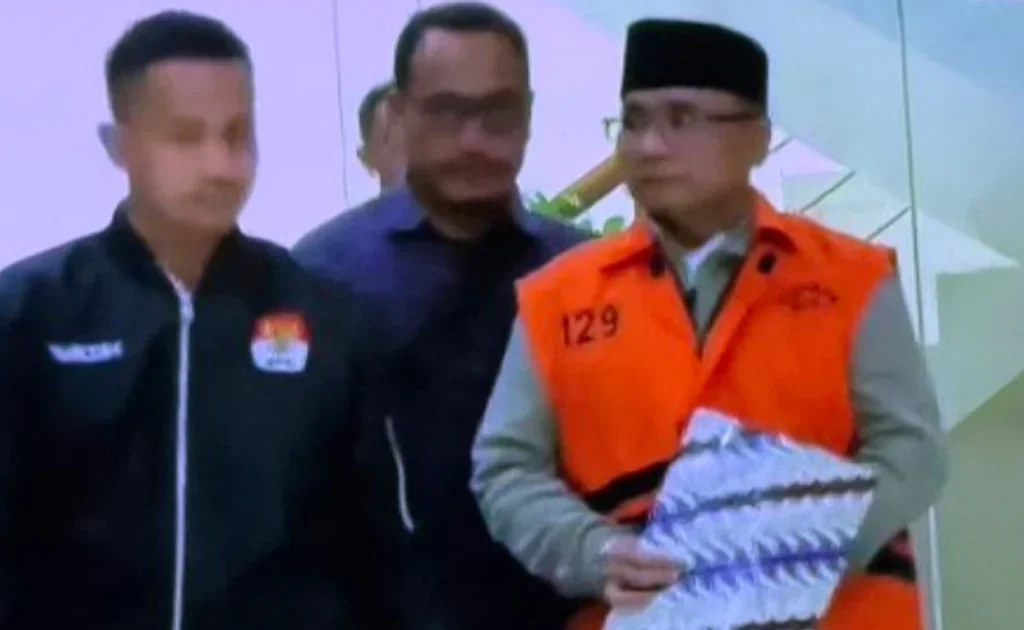 Mantan Menag Yaqut Cholil Qoumas saat ditahan KPK (YouTube/CNN Indonesia)