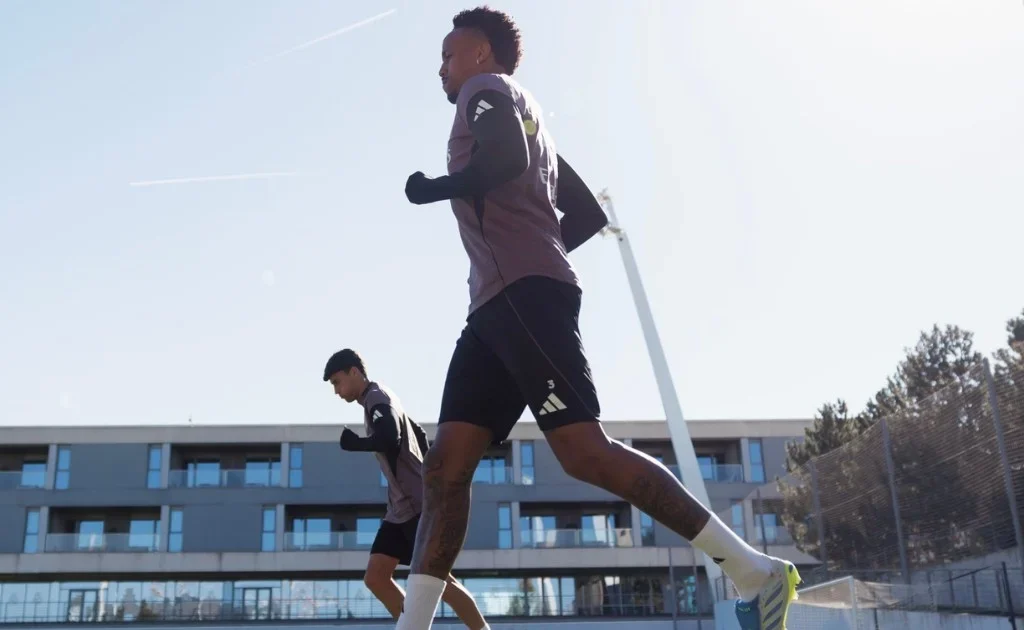 Bek Brasil Eder Militao yang latihan di Real Madrid. (x/@edermilitao)