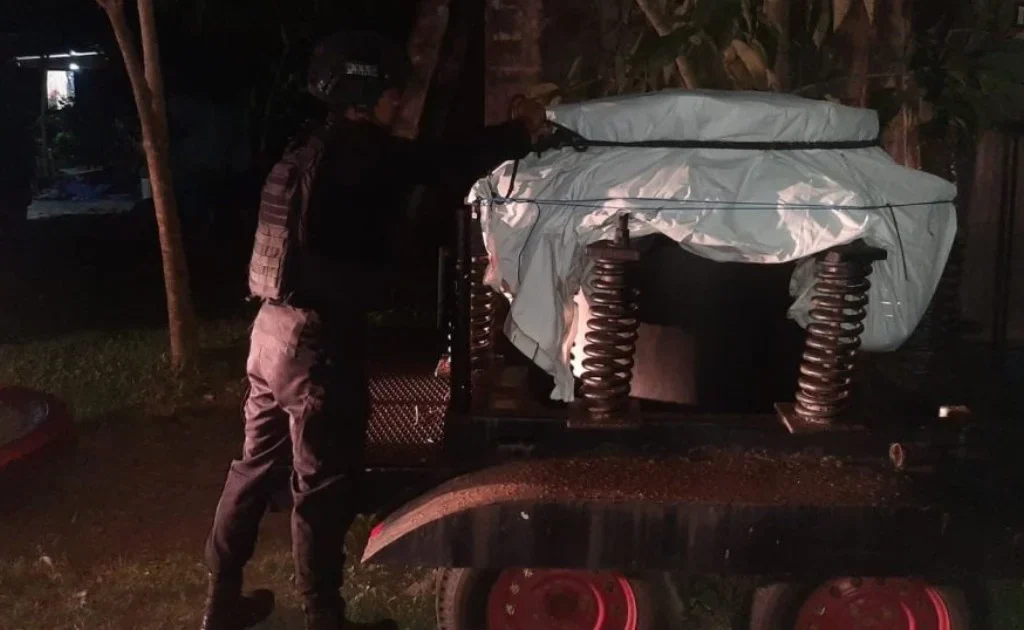 Evakuasi proyektil sisa perang dunia ke II di TPU Km 8 Balikappan. (tribratanews)