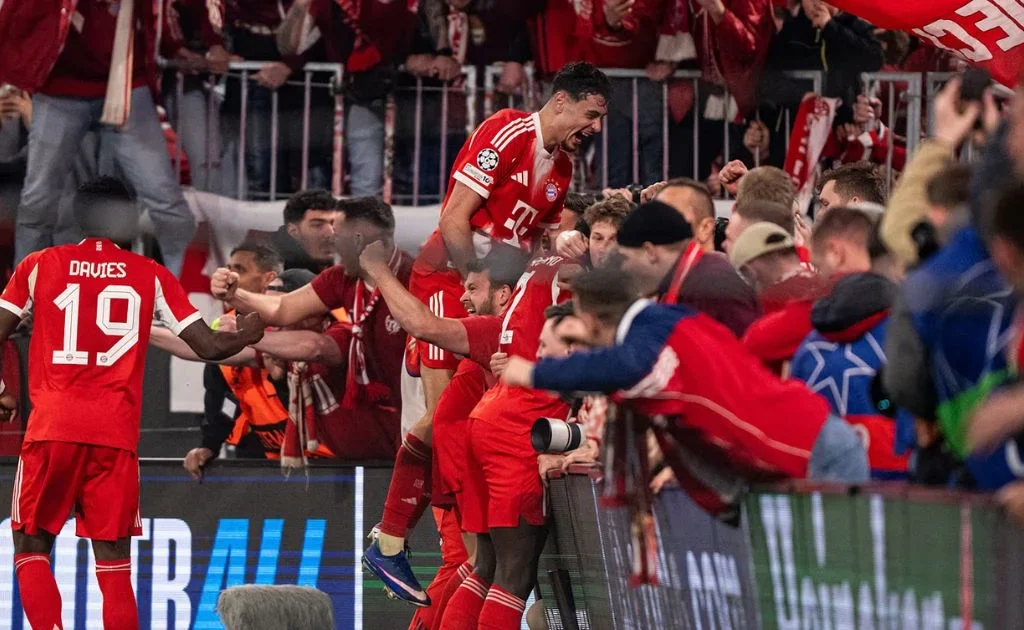 Selebrasi kemenangan skuad Bayern Munchen. (fcbayern.com)