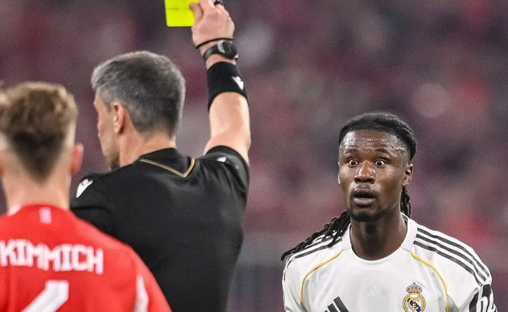 Gelandang bertahan Real Madrid Eduardo Camavinga yang diberi kartu kuning. (x/@AdriRM33)