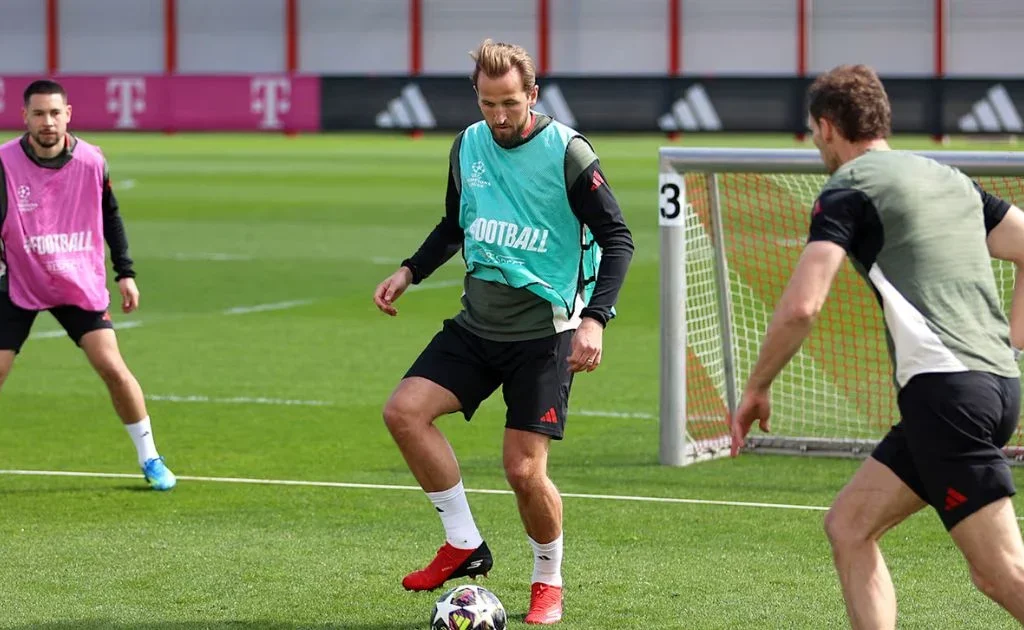 Striker Bayern Munchen Harry Kane, kembali latihan pasca cedera saat jeda internasional. (fcbayern.com)