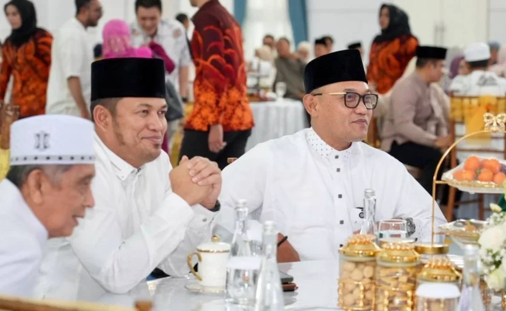 Kebersamaan Gubernur Kaltim Rudy Mas'ud dan wakilnya Seno Aji. (facebook/Permprov Kaltim)