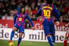Jules Kounde Tak Dijual Barcelona, Tapi…