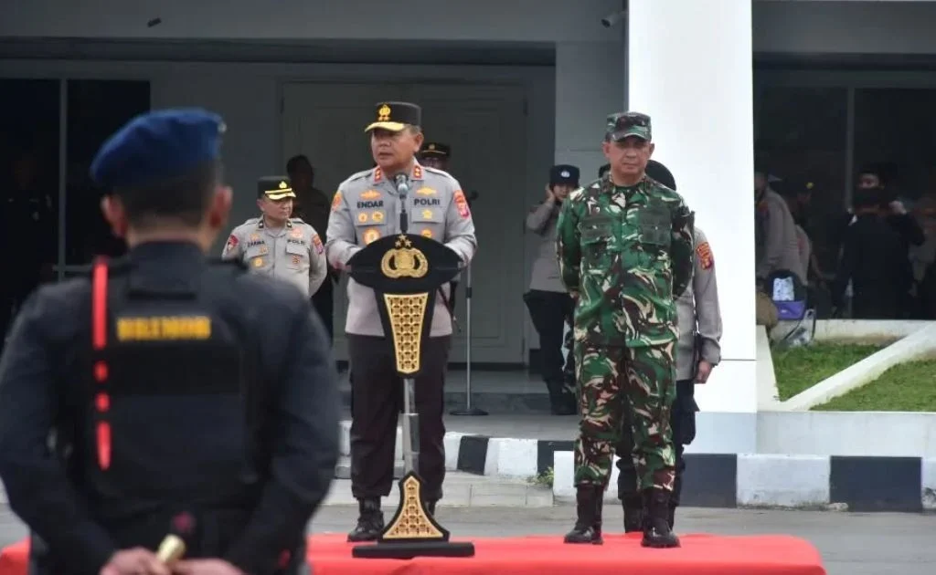 Polda Kaltim menggelar apel pasukan untuk pengamanan aksi massa 21 April 2026. (Facebook/Korem 091/Aji Surya Natakesuma)