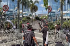 Singkirkan Kawat Berduri, Aksi Massa 21 April Amankan Provokator