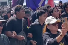 Massa Aksi 21 April Geruduk Kantor Gubernur Kaltim Rudy Mas’ud, Jengah Dengan Pemimpin Boros