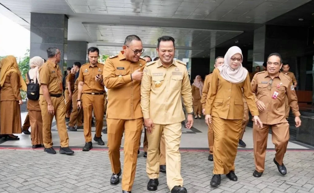 Gubernur Kaltim Rudy Mas'ud dan wakilnya Seno Aji dalam acara halalbihalal Pemprov Kaltim. (facebook/Pemprov Kaltim)