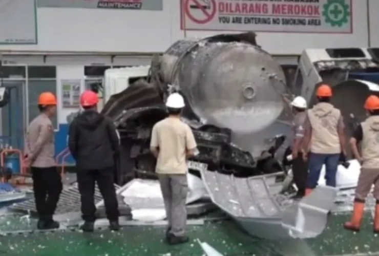 Truk Muatan Oksigen Cair Tetiba Meledak, Warga Balikpapan Kaltim Dibuat Panik