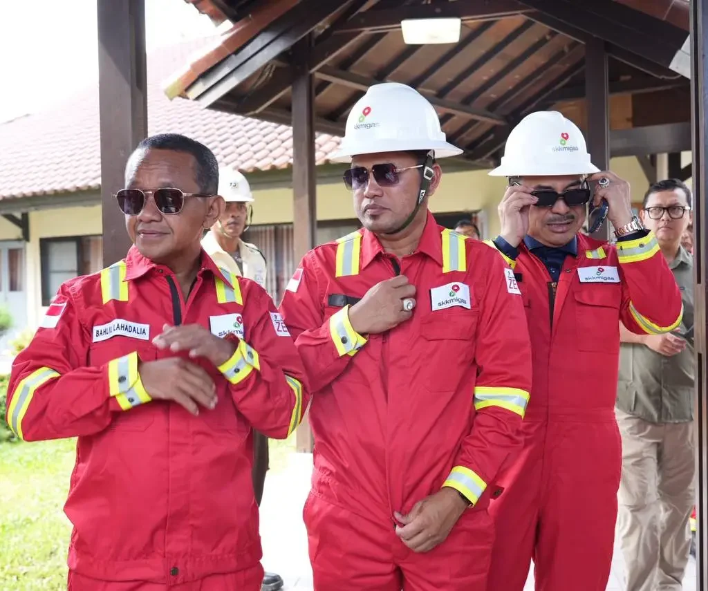 Persiapan Gubernur Kaltim Rudy Mas'ud bersama Menteri ESDM RI Bahlil Lahadalia saat memasuki kilang pertamina Balikpapan. (pemprov kaltim)